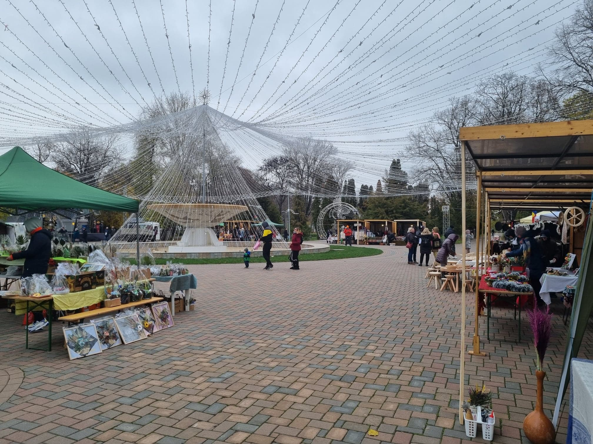 Târgul de Sfântul Andrei și Orășelul lui Moș Crăciun, gata să își primească de azi clienții