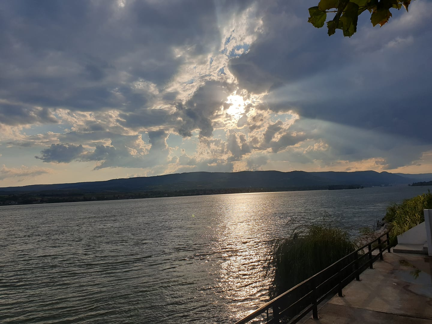 Dunărea - briliantul Sfintei Treimi româneşti - trebuie cunoscută, recunoscută şi promovată (II)