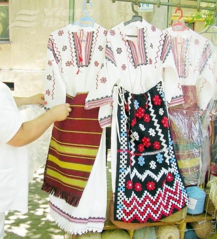 Costum popular, cu finanţare europeană