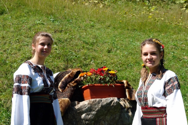 Mai multe obiceiuri şi tradiţii de familie ale comunităţilor locale, peste două săptămâni