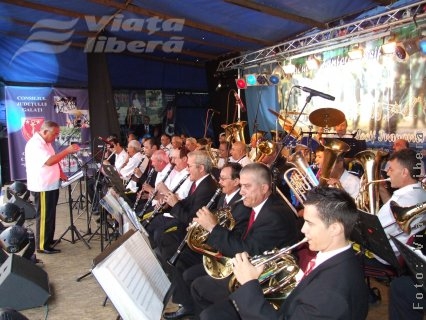 Fanfare în difuzoare