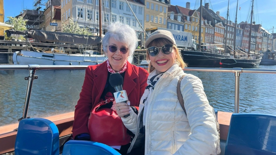 Eva Kiss, legendă a muzicii uşoare românești, la Copenhaga