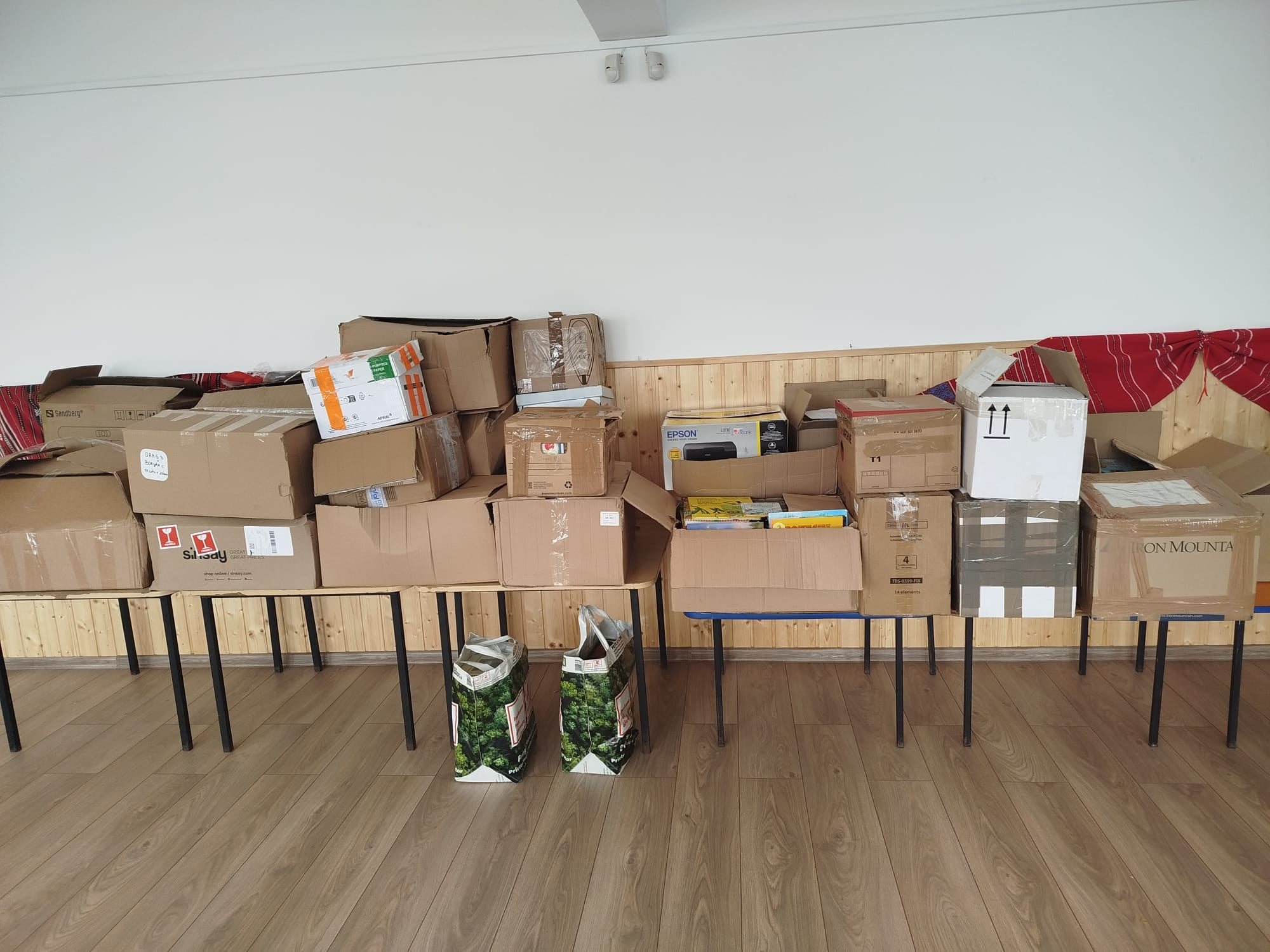 Elevii din Băleni au primit cărţi de la Școala Nr. 33 din Galați