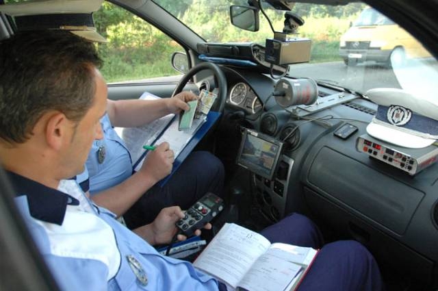 Atenţie, şoferi! Trafic rutier supravegheat cu 400 de radare în minivacanţa 1-4 mai