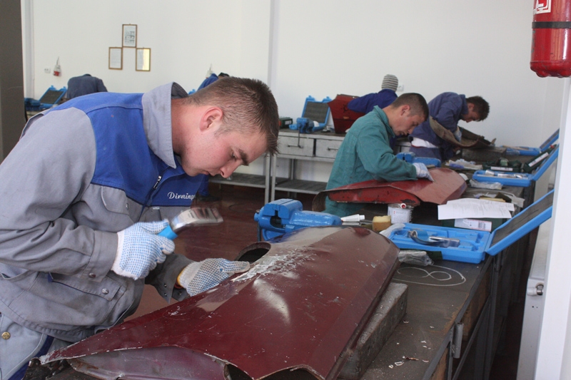 Încep examenele de competenţă profesională pentru seral, frecvenţă redusă şi postliceală