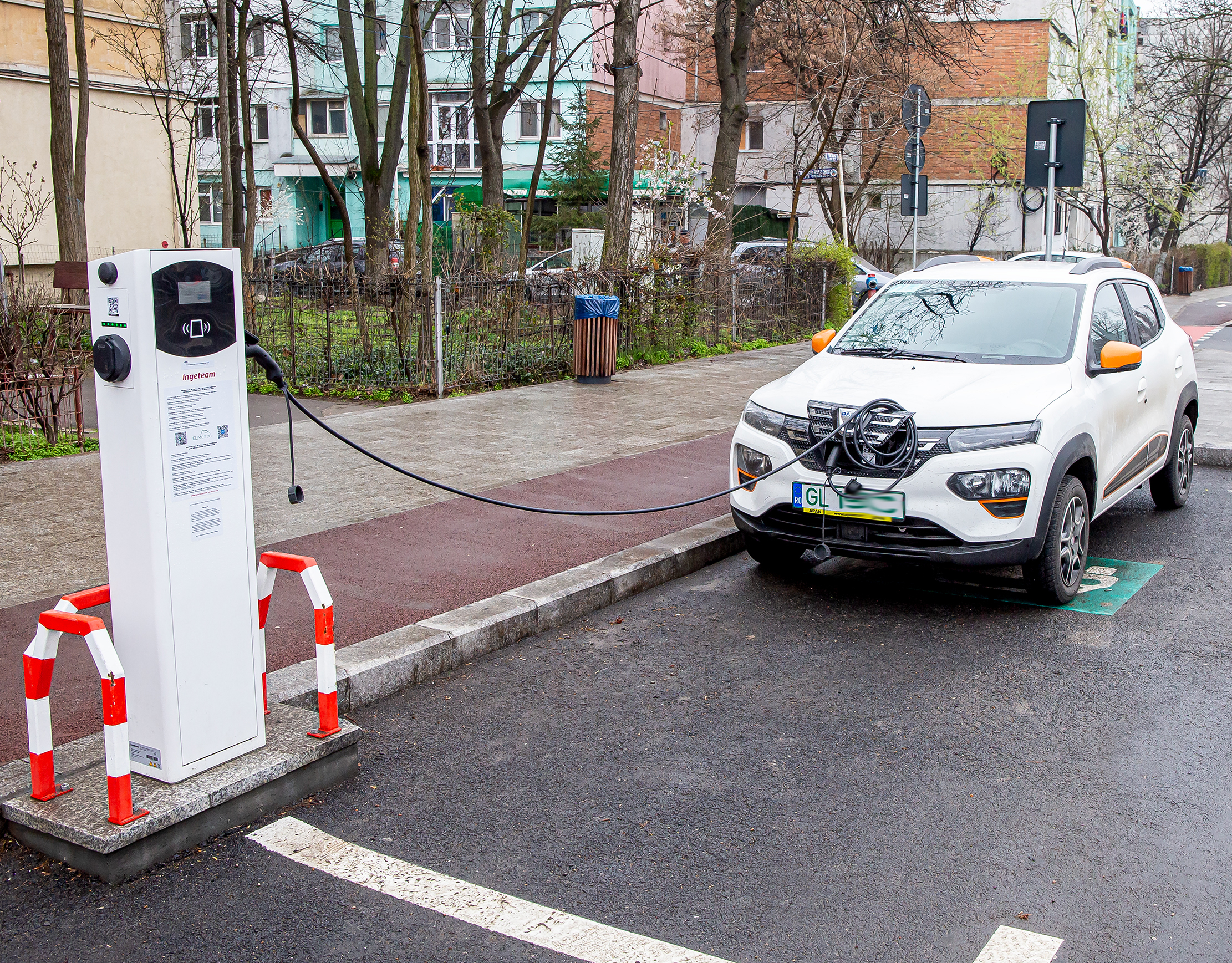 Cine amplasează în Galați 159 de stații pentru încărcarea mașinilor electrice