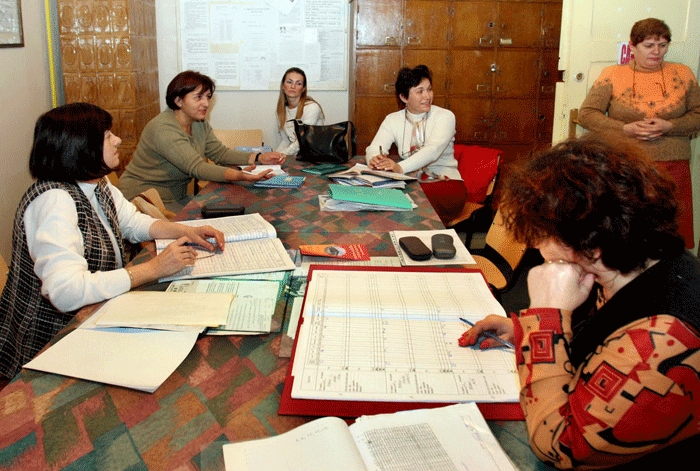 Ca la noi la nimeni/ Consilii de administraţie, în aer