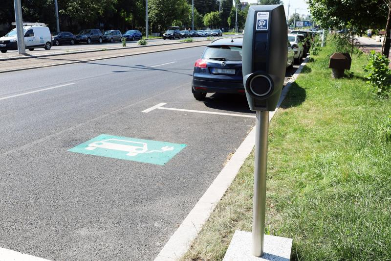 Dorel şi codurile de activare ale staţiilor electrice. Absurd de Galaţi