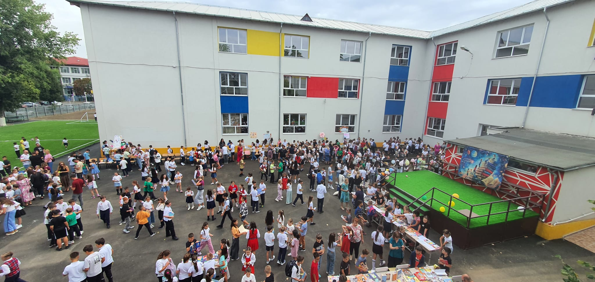 Elevii de la Școala 29, antreprenori la târgul de carte