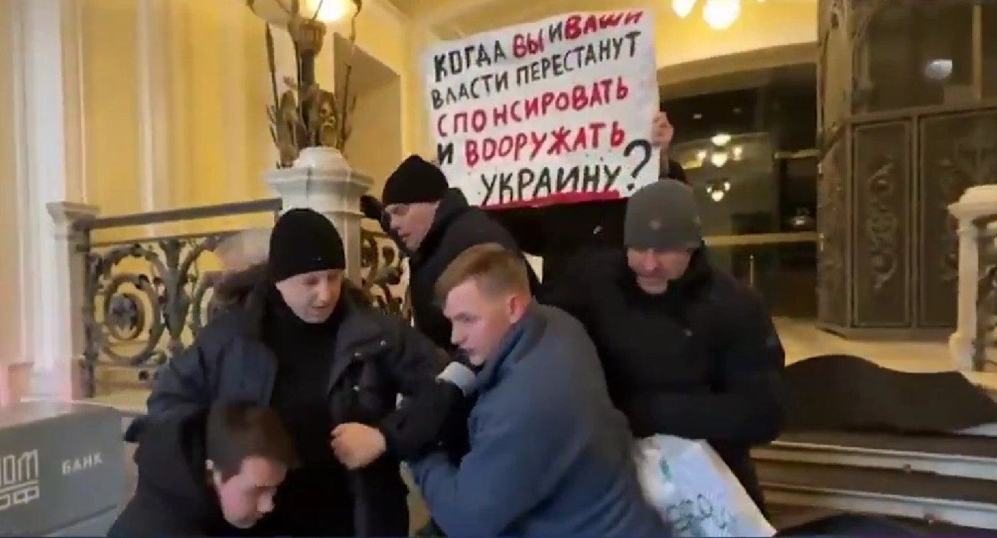 Ambasadorul Poloniei, atacat de activiști ruși