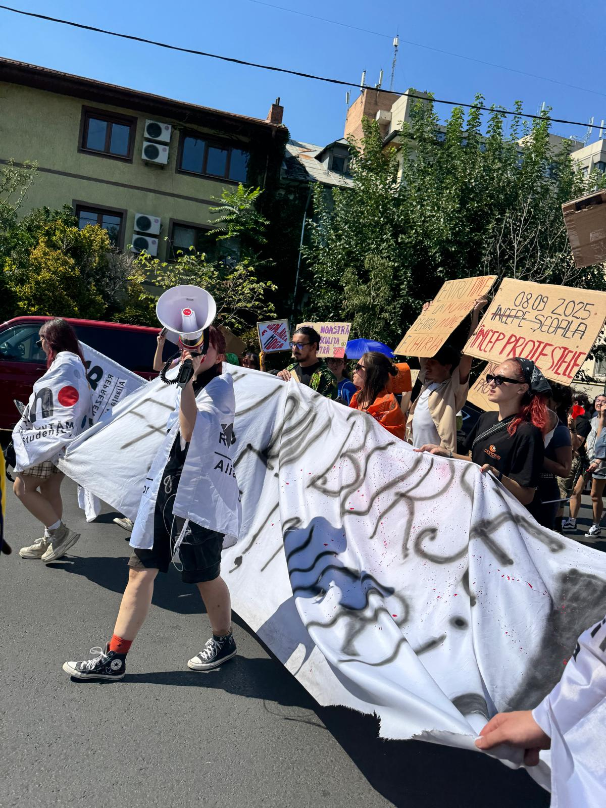 Elevi, părinți și profesori cer abrogarea Legii Educației