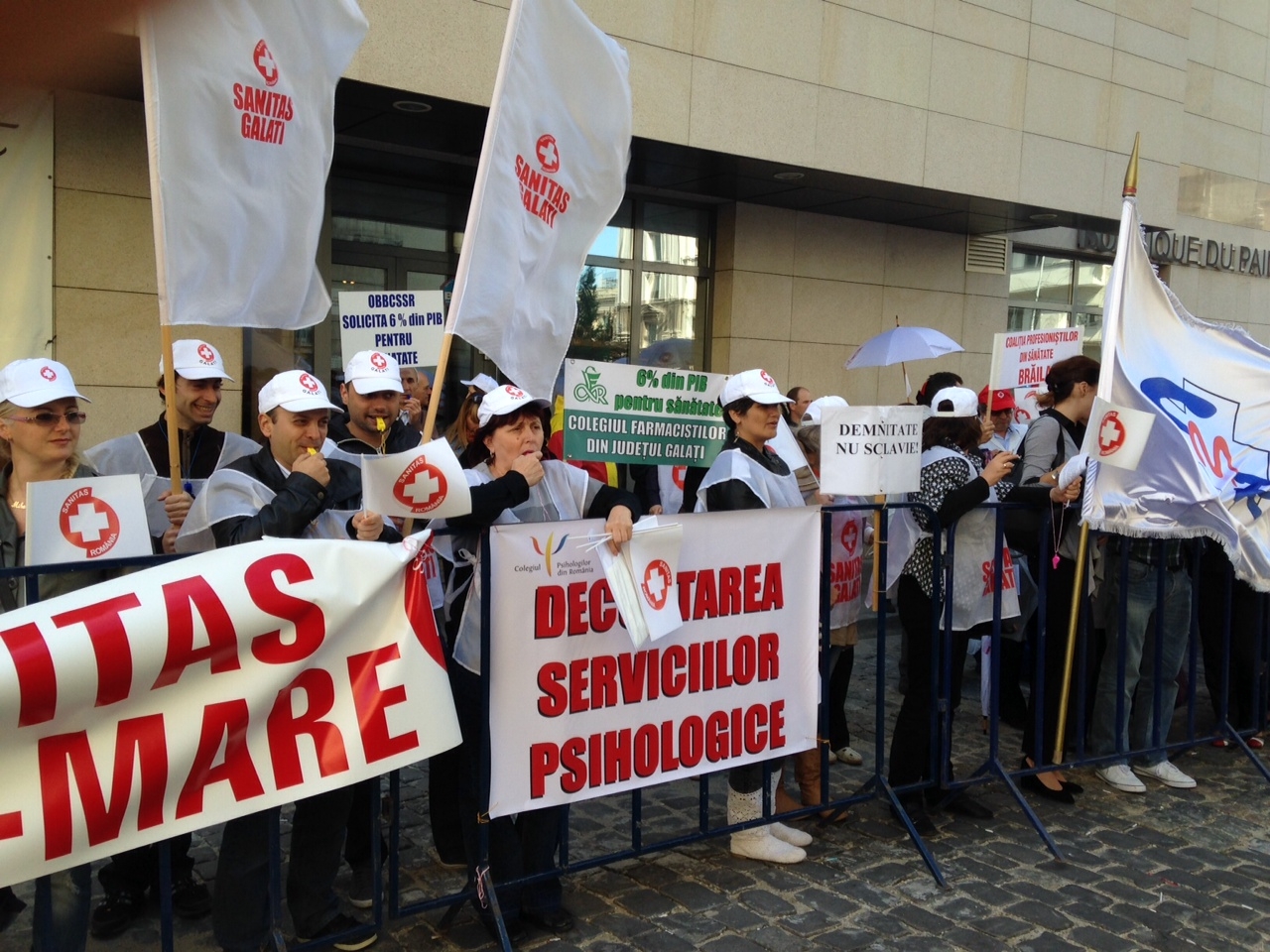 Discuţii în stradă între delegaţia gălăţeană şi ministrul Sănătăţii la protestele de la Bucureşti