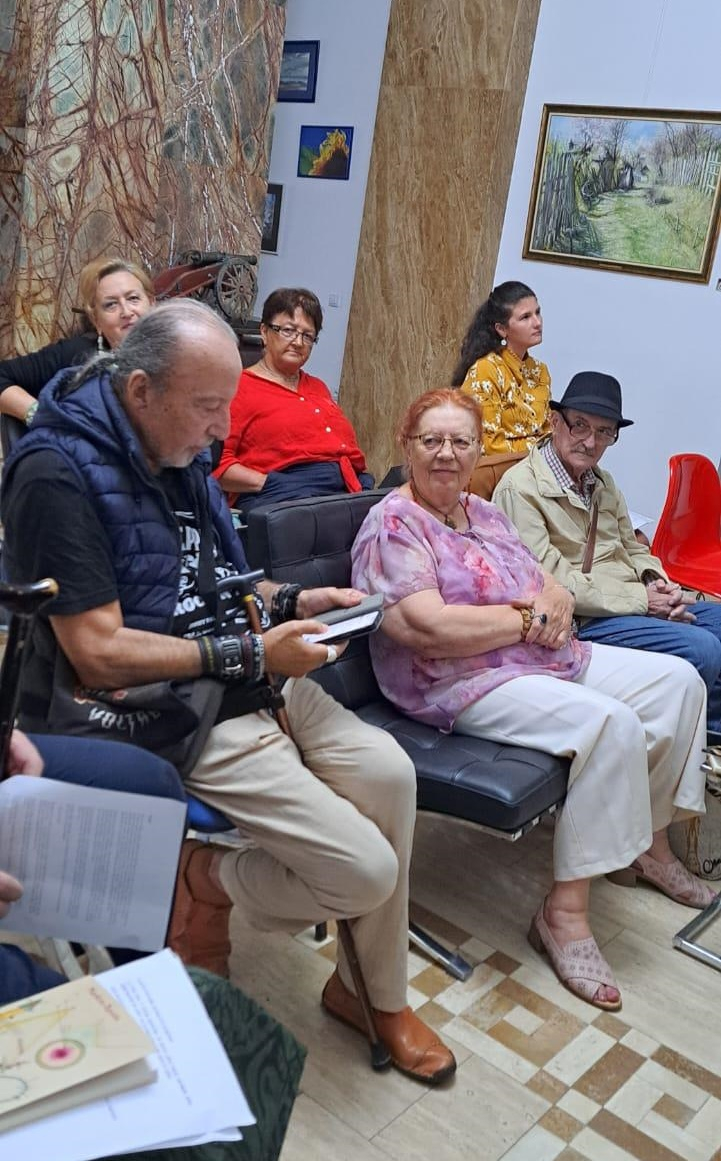 „Mă trezesc şi sărut lumina”, la Cenaclul „Noduri şi Semne”