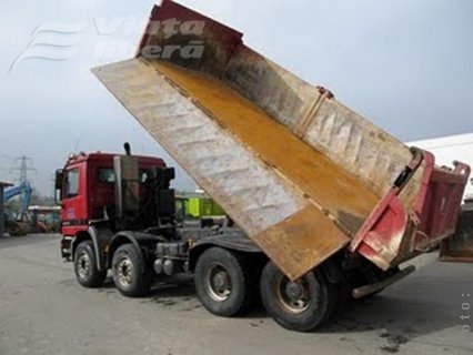 Basculanta a rupt firele de tren de la Şerbeştii Vechi