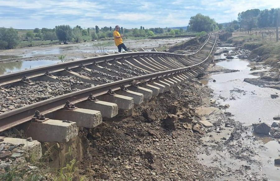 Contractul pentru refacerea căii ferate spre Bârlad, gata de semnare