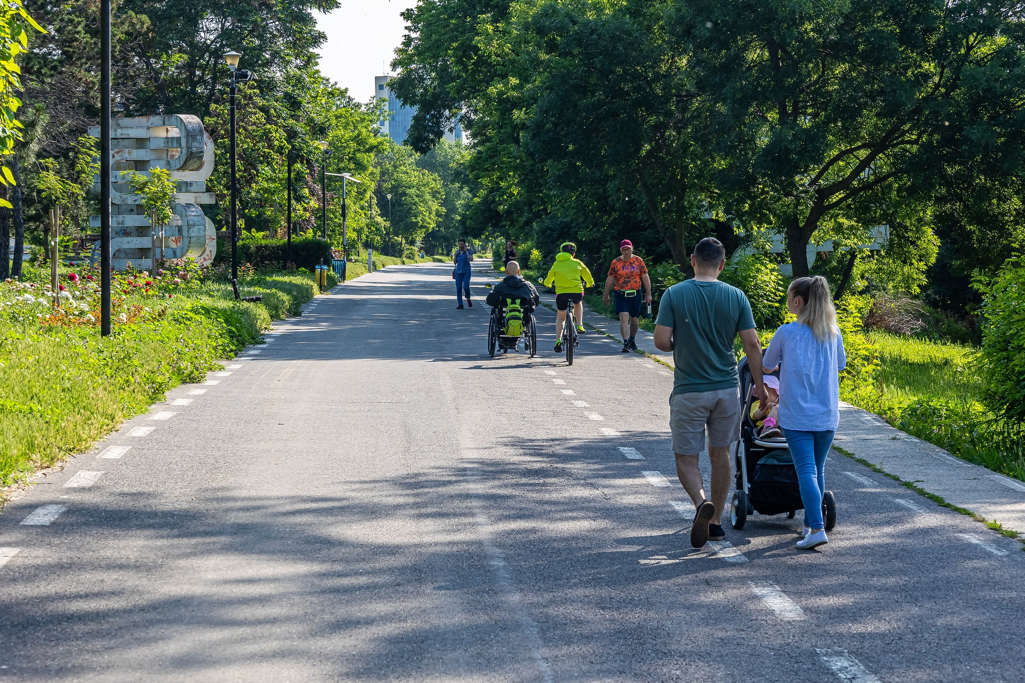 Bicicliștii pun în pericol siguranța pietonilor pe Faleza Dunării