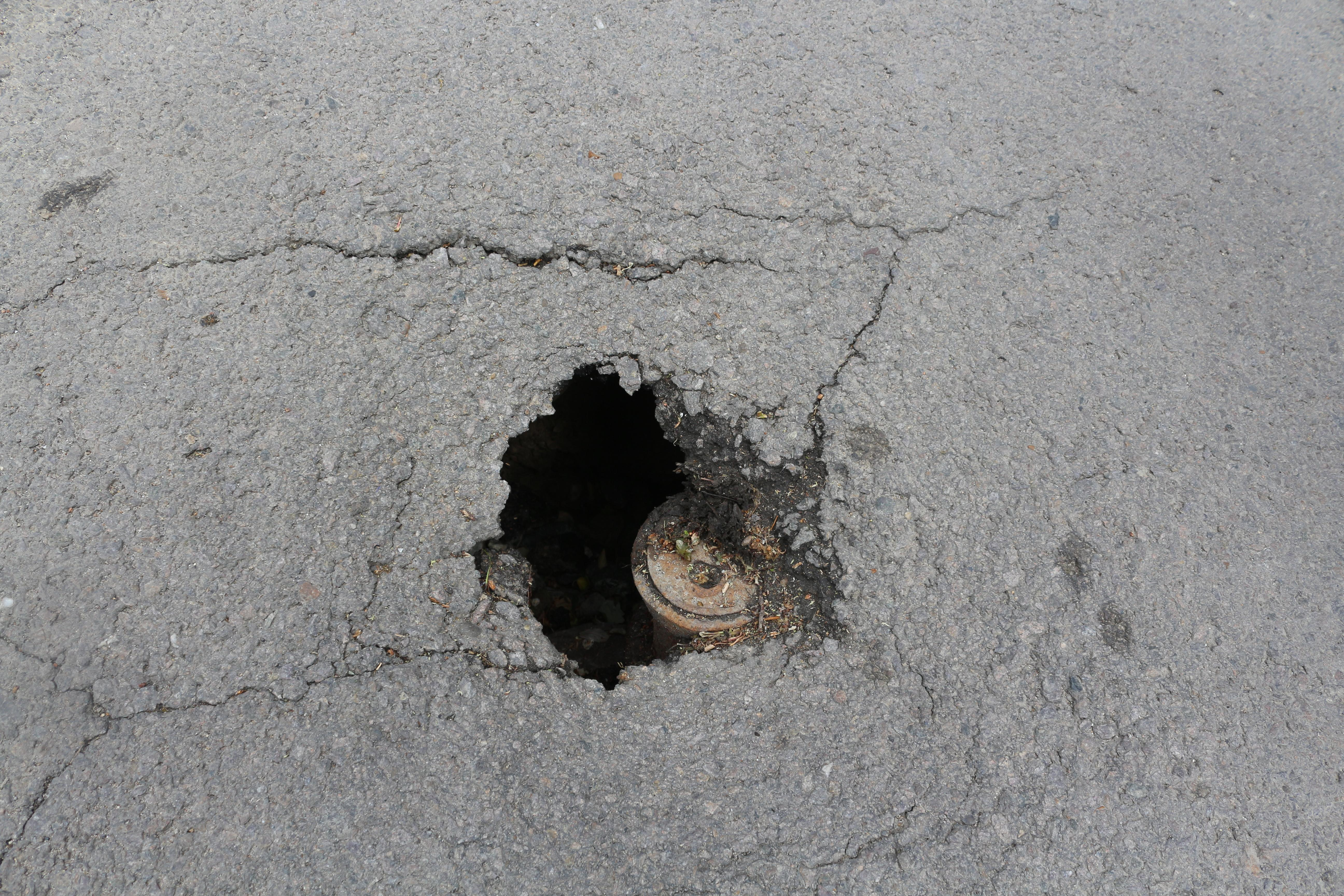 O nouă surpare de teren a apărut în Galaţi