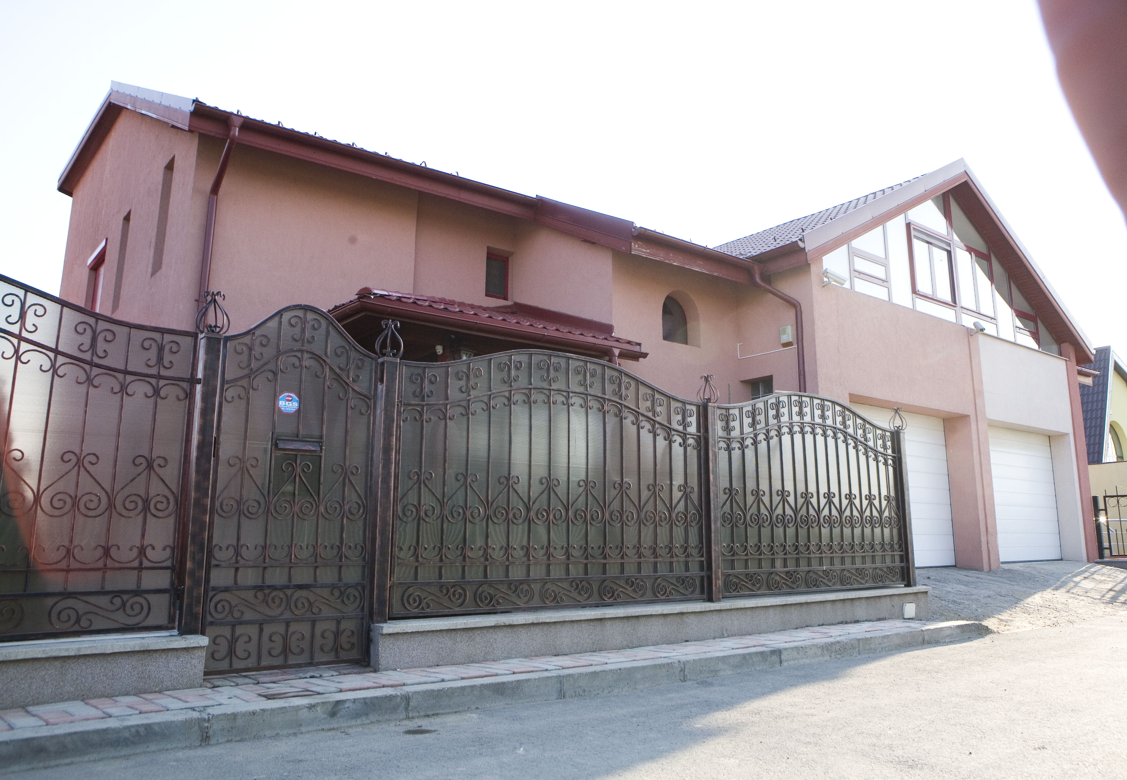 Boldea poate fi reţinut, percheziţionat şi arestat