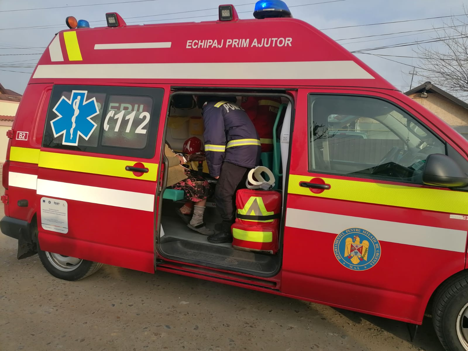 Trei tineri posibil supradrogați, culeși din Țiglina 1