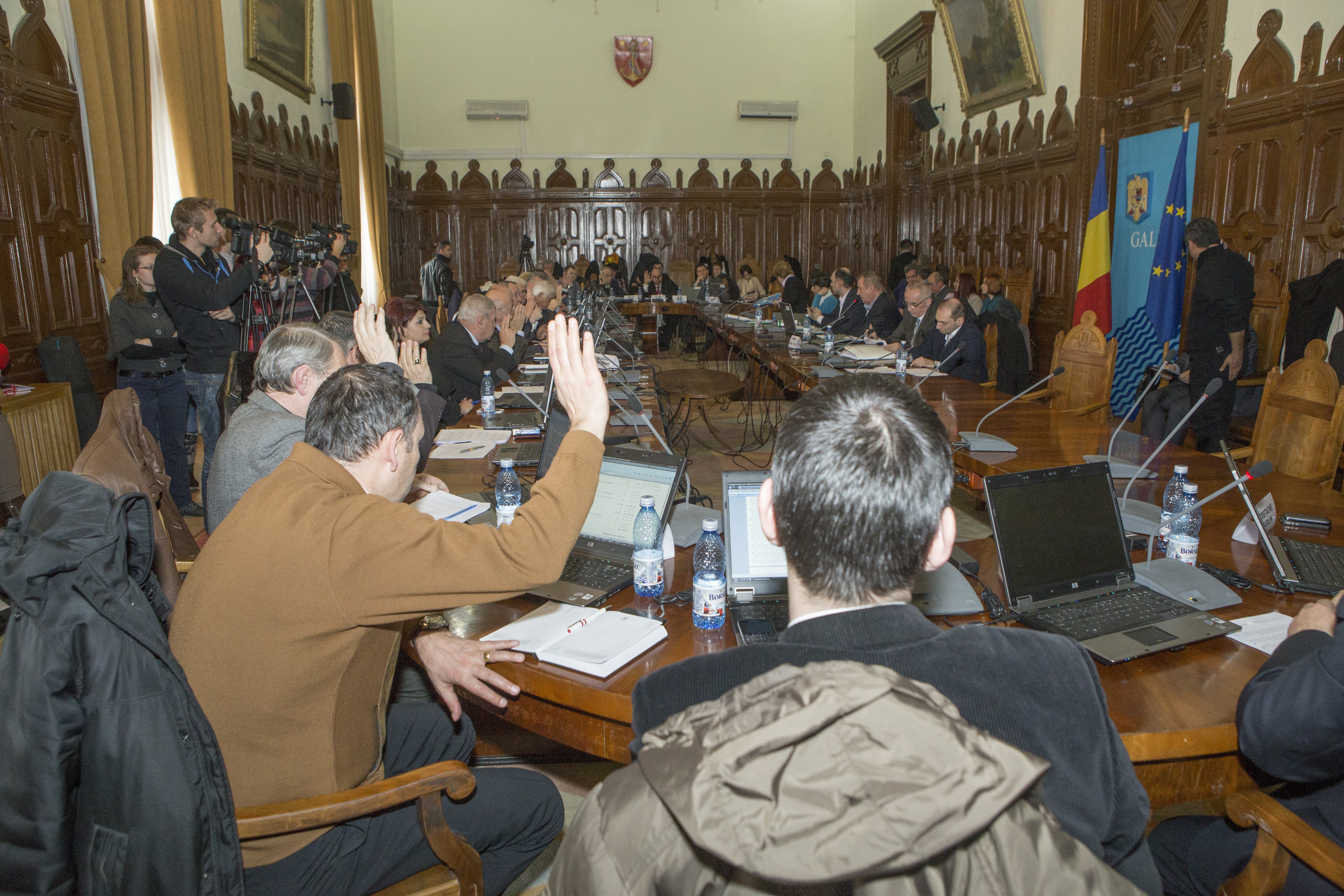 Cultură scrisă pe banii noştri: Aleşii Galaţiului s-au apucat să editeze cărţi şi reviste pe bani publici