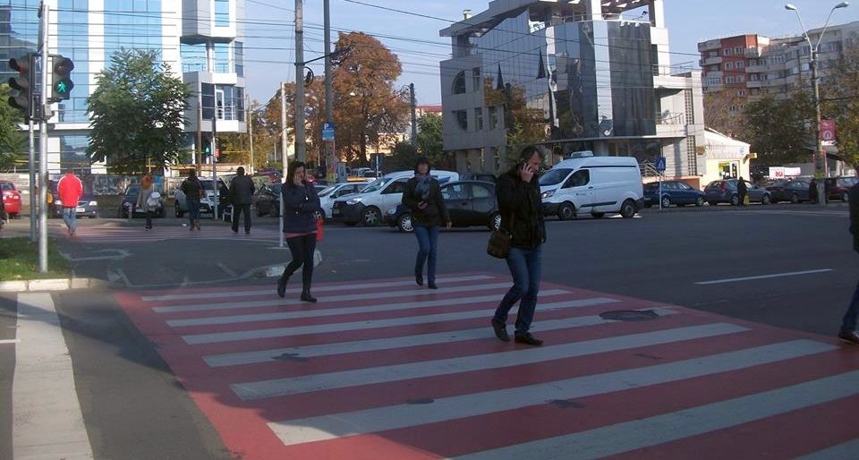 TINERII ȘI ORAŞUL | La noi nu funcţionează nemţeşte. Semafoarele inteligente încă enervează pe toată lumea