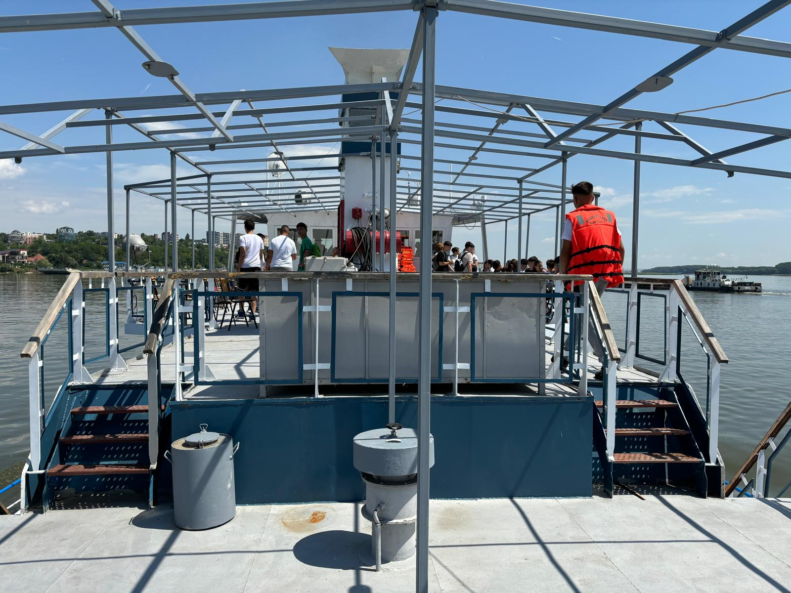 Nava Liceului de Marină, plimbări cu elevii pe Dunăre. Burse și angajare după absolvire (FOTO și VIDEO)