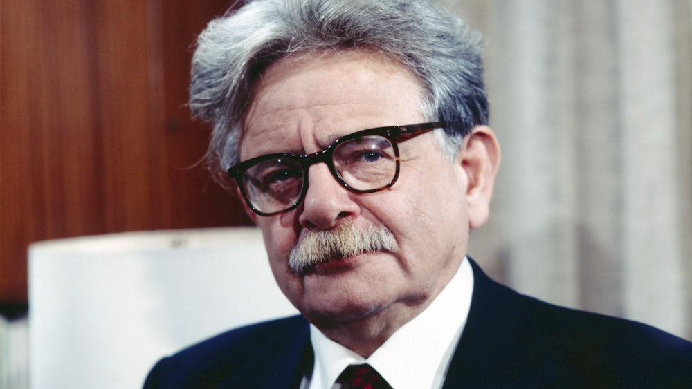 Remember: Elias Canetti, scriitor interzis de naziști, dar premiat cu Nobel (1905-1994)