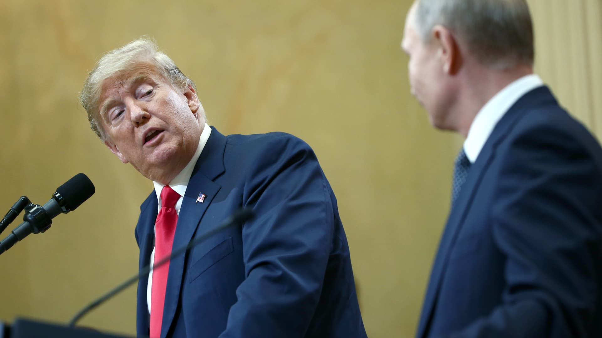 Donald Trump e de partea lui Putin, dar se compară cu... Navalnîi