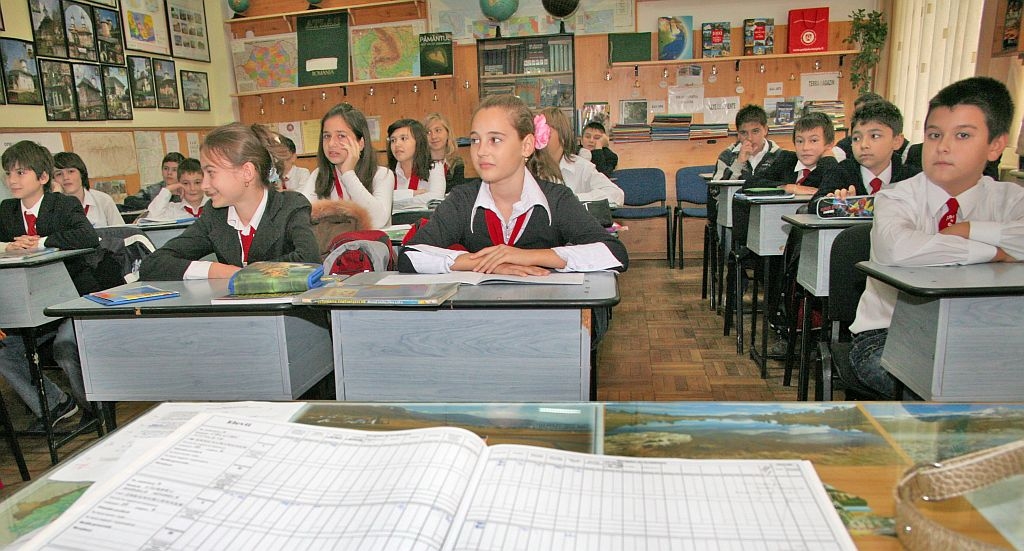 Ce drepturi vor avea ELEVII, începând cu noul an şcolar. Statut aprobat de Ministerul Educaţiei