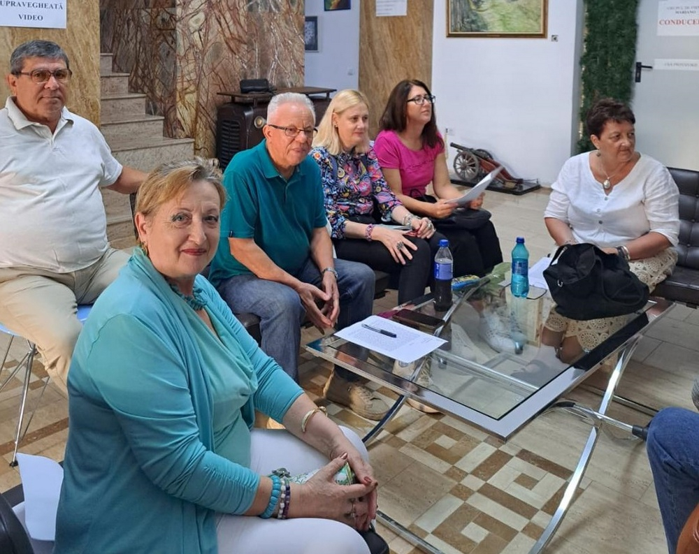 Cenaclul „Noduri şi Semne”. Stela Iorga vede prin literatură