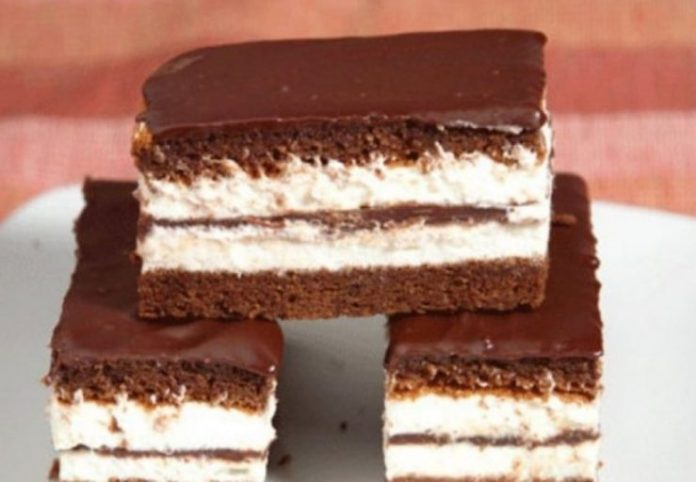 Prăjitura rapidă cu frișca, miere și cacao