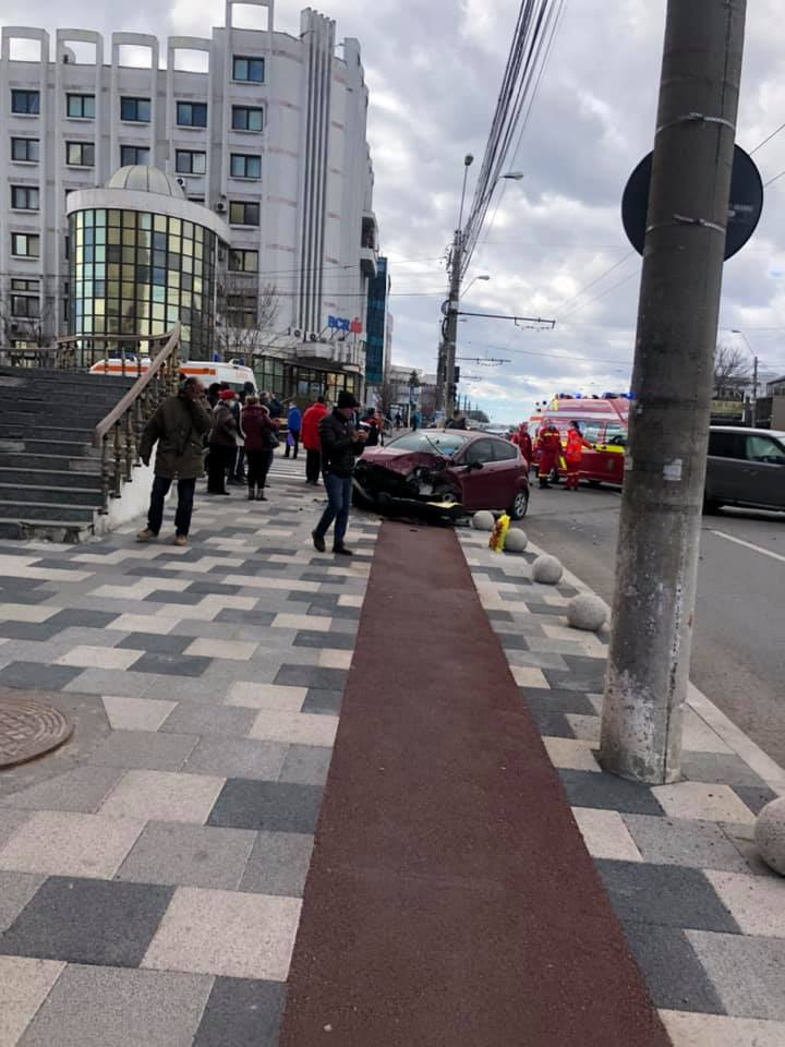 Accident grav pe Brăilei. Trei persoane, printre care și un minor, au fost rănite