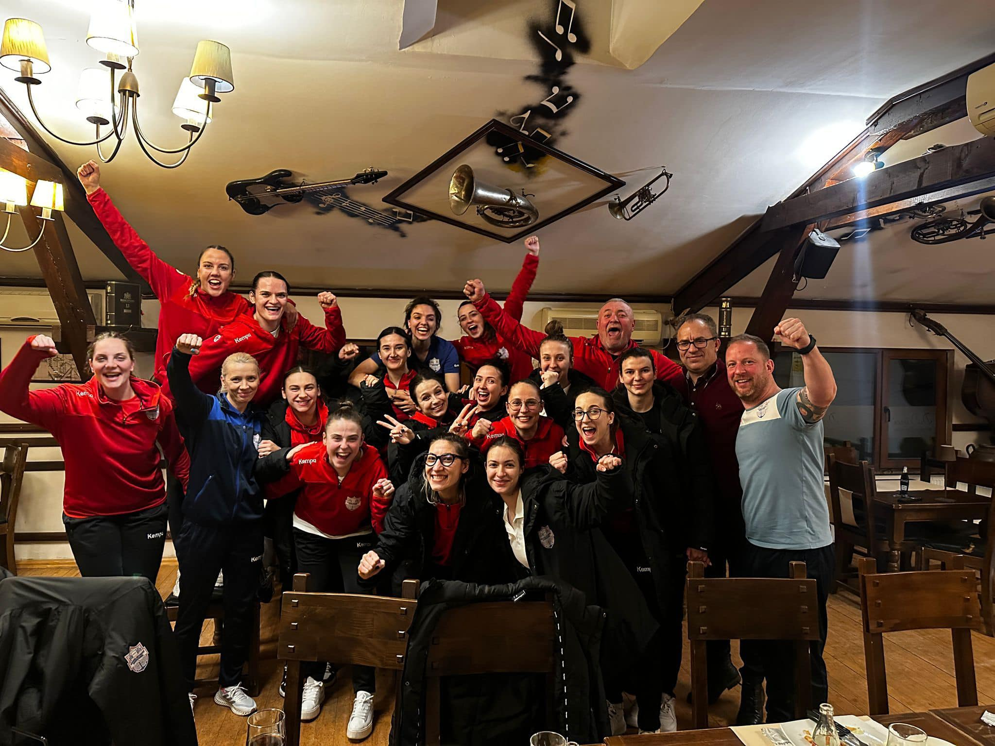 Evoluție excelentă şi victorie importantă a handbalistelor