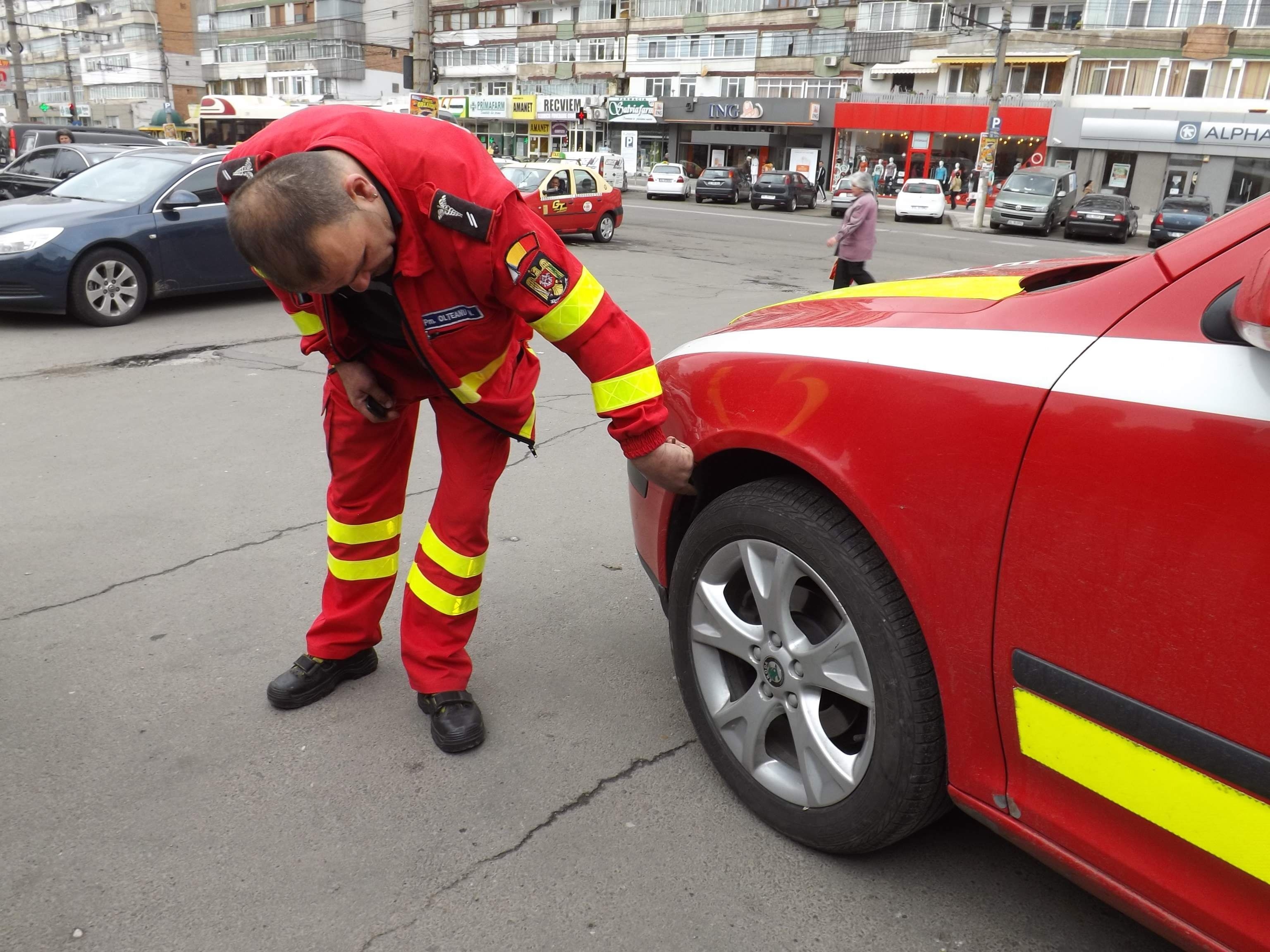 Maşina SMURD rămasă ÎN DRUM din cauza unei GROPI