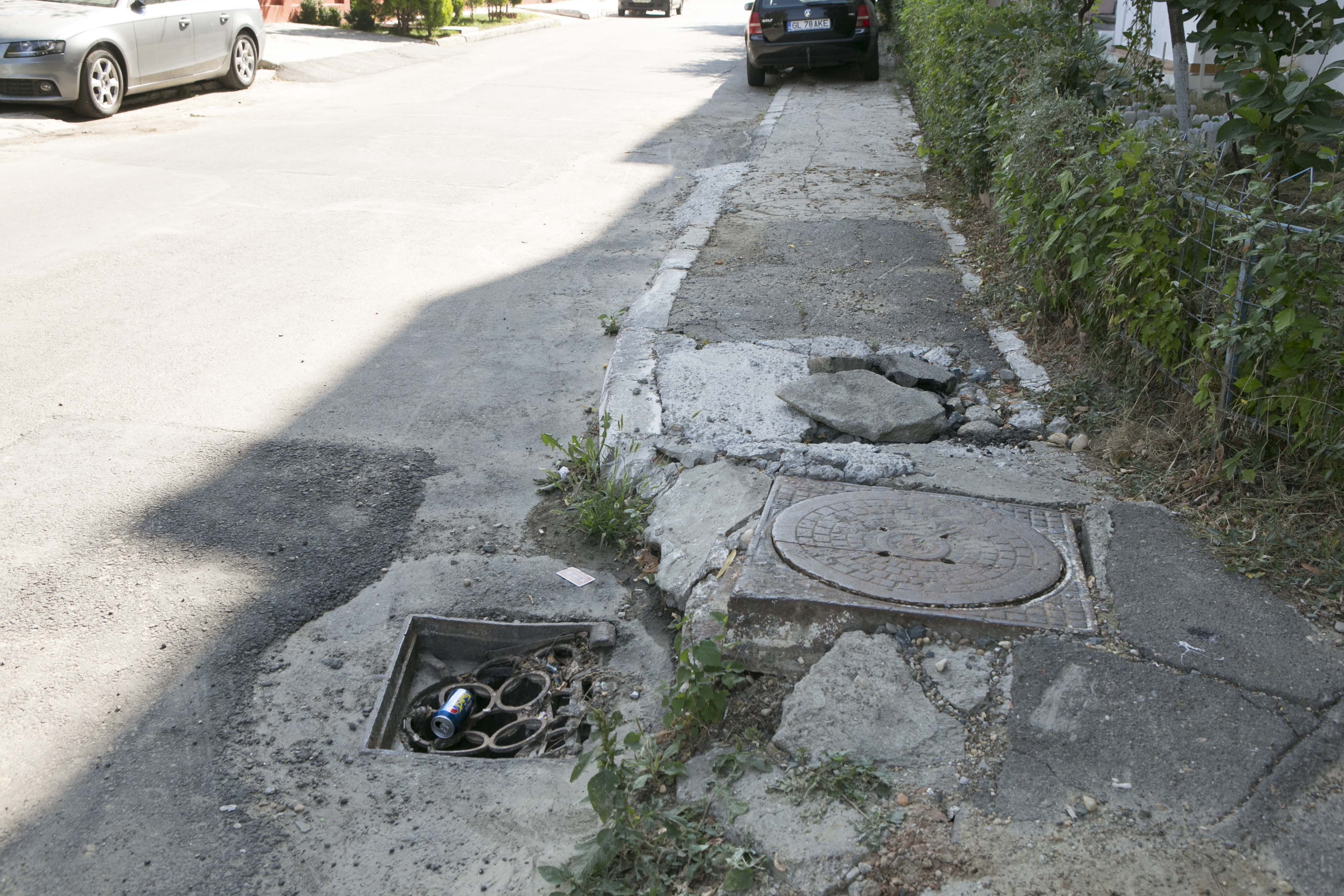 La oraş, cu apucături rurale: Vinete coapte în faţa blocului