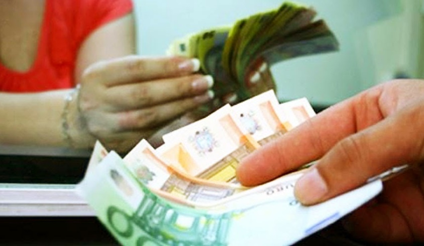 Piața valutară a rămas stabilă, dar se menține presiunea pe curs