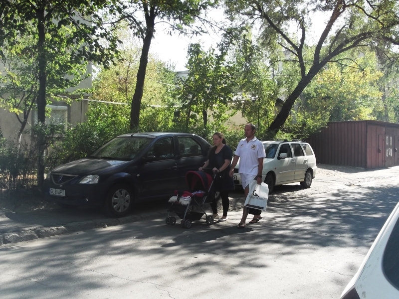 Campanie "Viaţa liberă": Pieton în oraşul fără trotuare