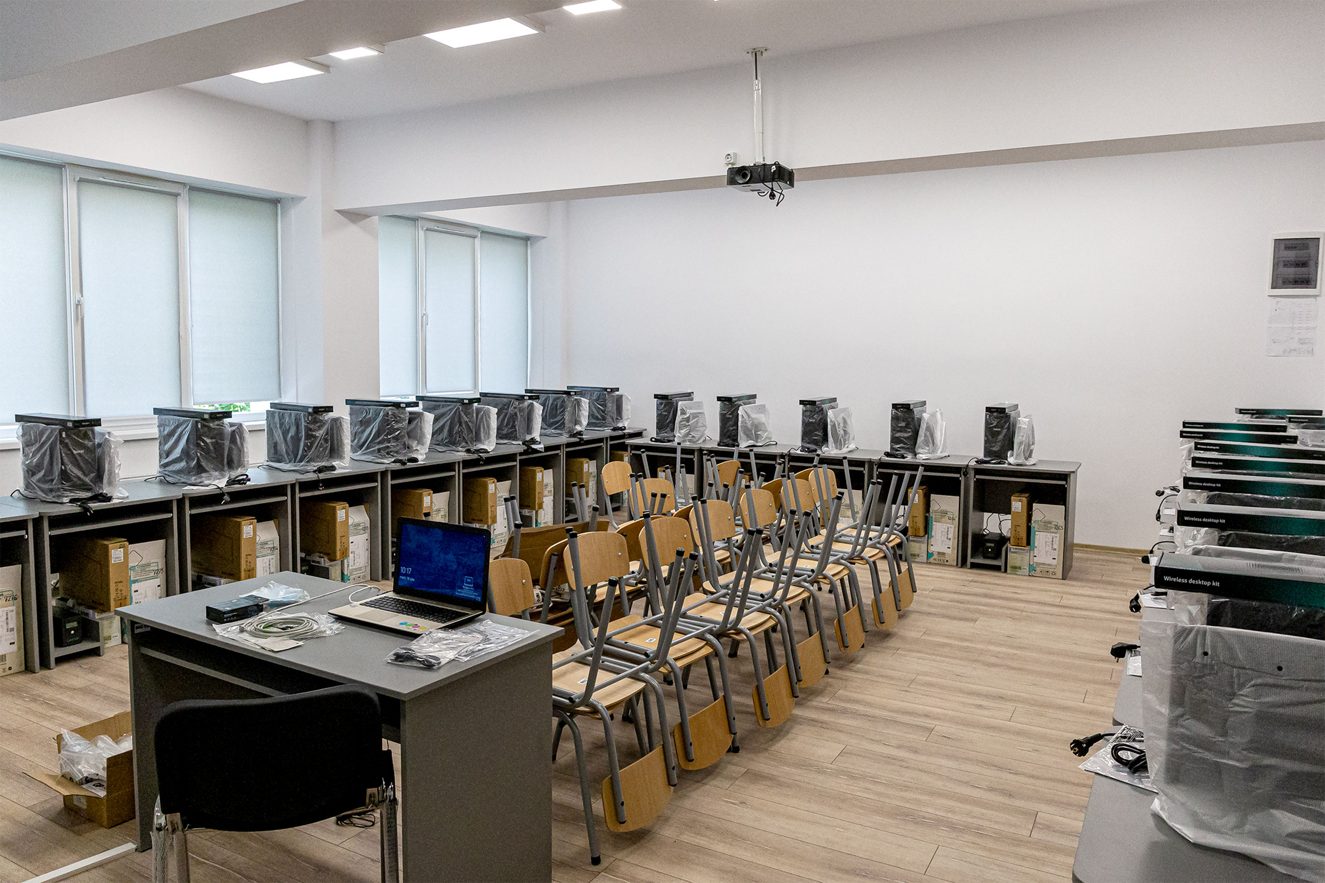 Licitaţie pentru dotarea cu laptopuri a şcolilor şi grădiniţelor din Galaţi