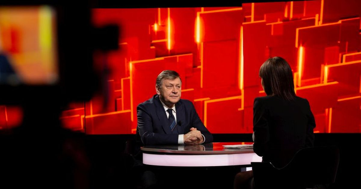 „Crinu-i Crin şi iară Crin, bate vântul frunza lin…”