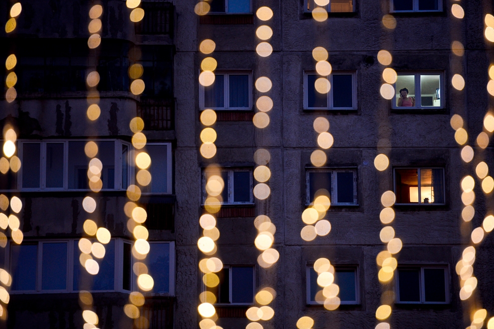 Îndemnul senatorului Paul Ichim: "Haideţi să punem fiecare în geam o ghirlandă!"