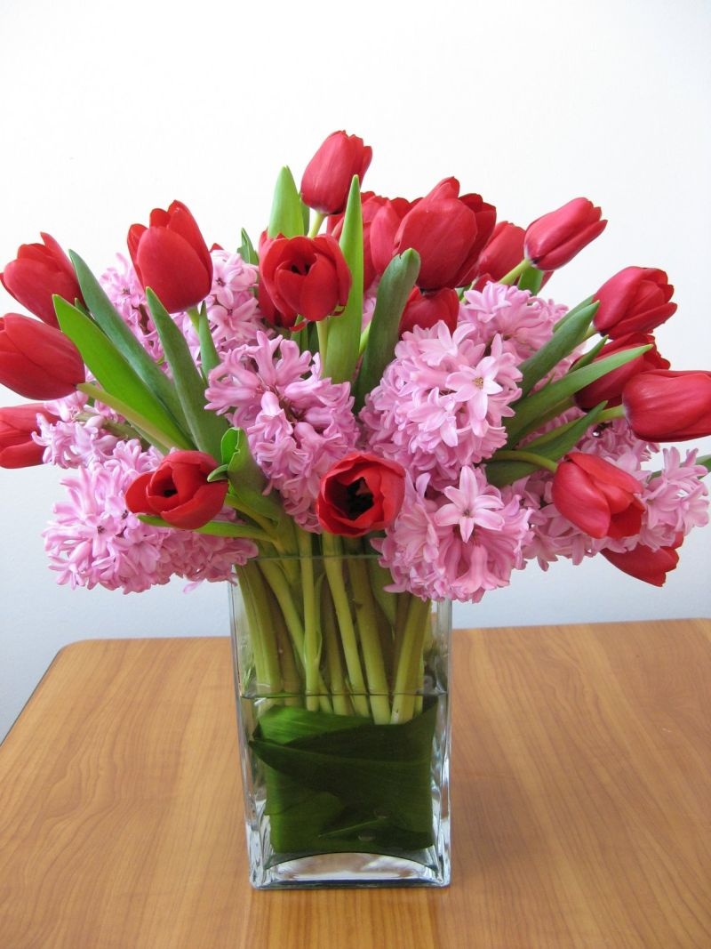 Ce cadouri oferă românii în luna martie