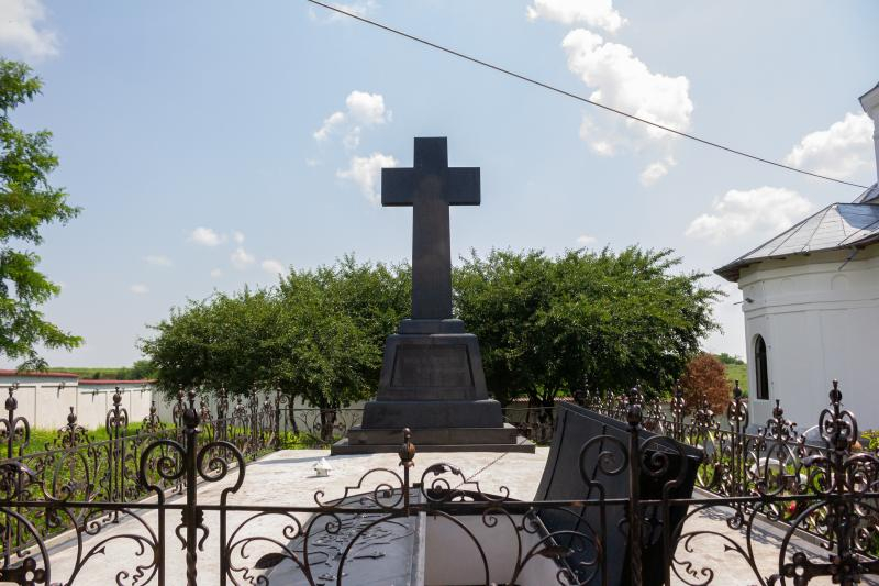 Istorie, asfaltări și proiecte, la Grivița. Reportaj din foișorul conacului