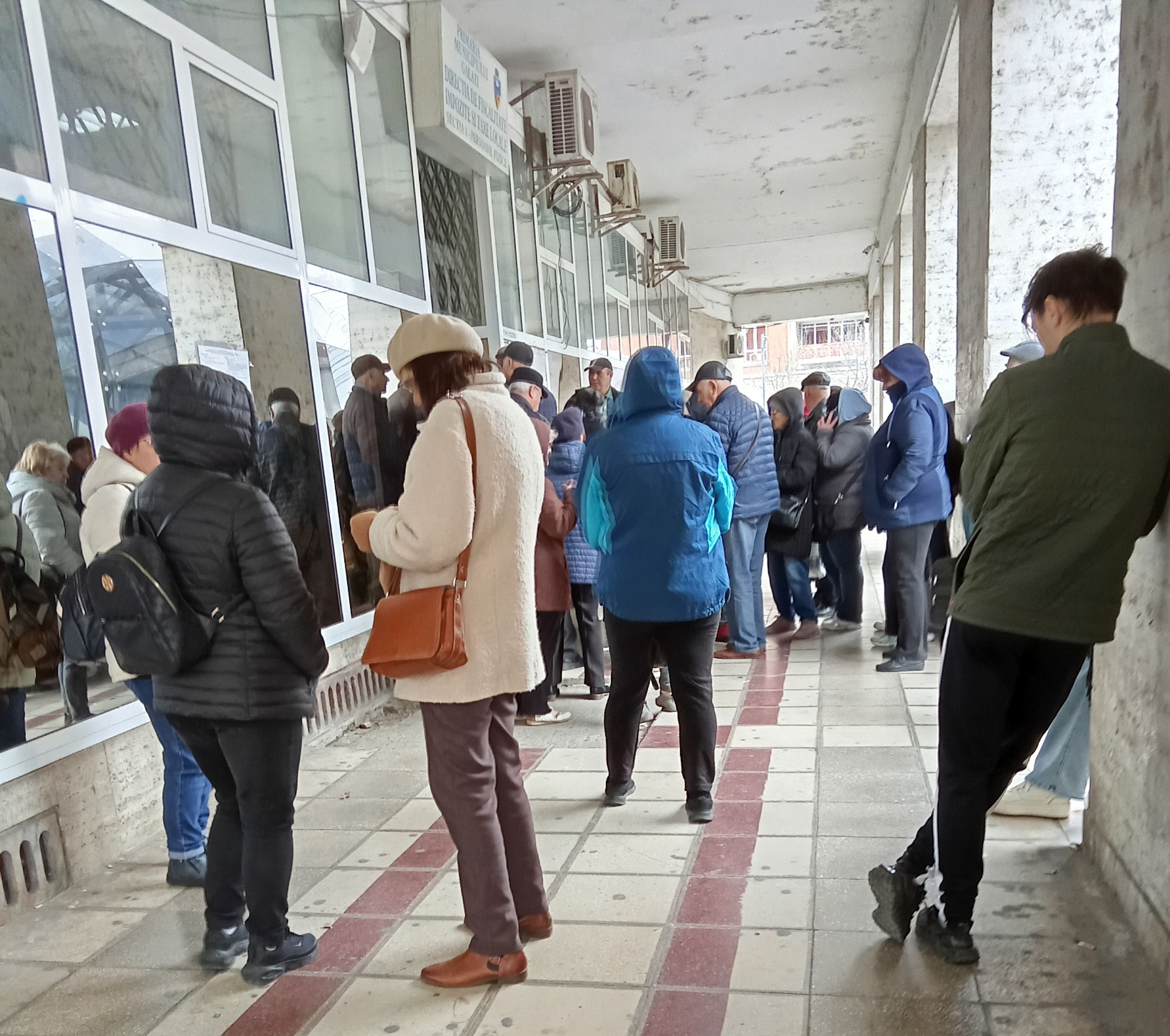 Poza zilei. Din nou, cozi la Taxe și impozite în Galați