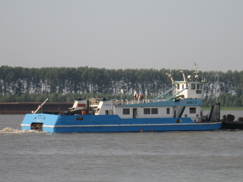 Navrom începe, joi, să spargă gheaţa pe Dunărea fluvială