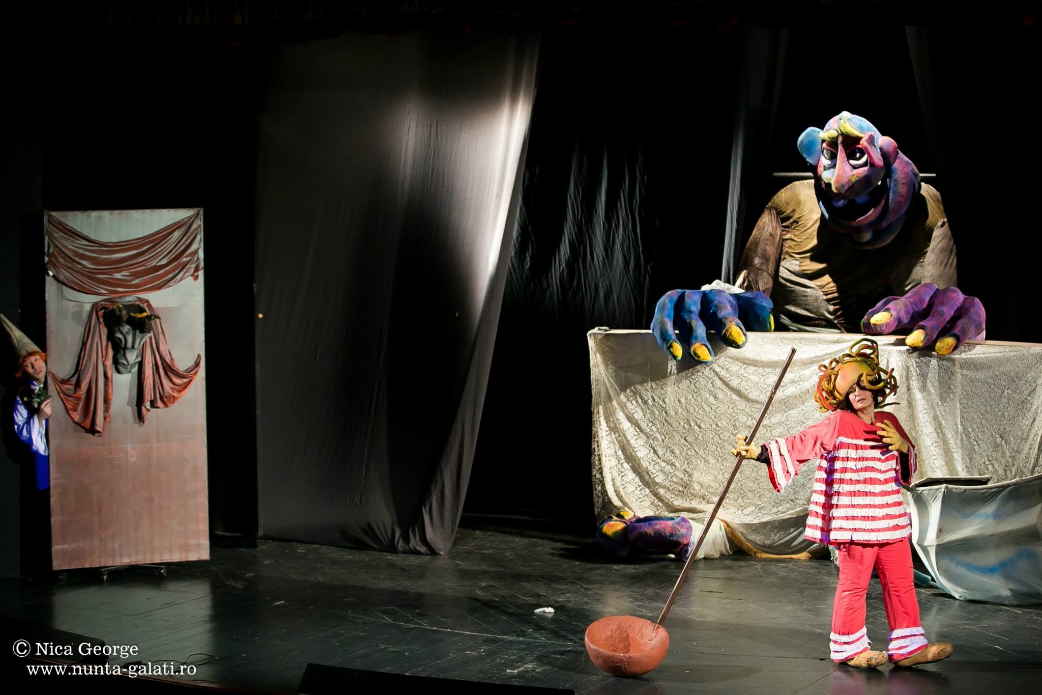 Duminică, întâlnire cu "Jack şi fasolea fermecată" la Teatrul de Păpuşi