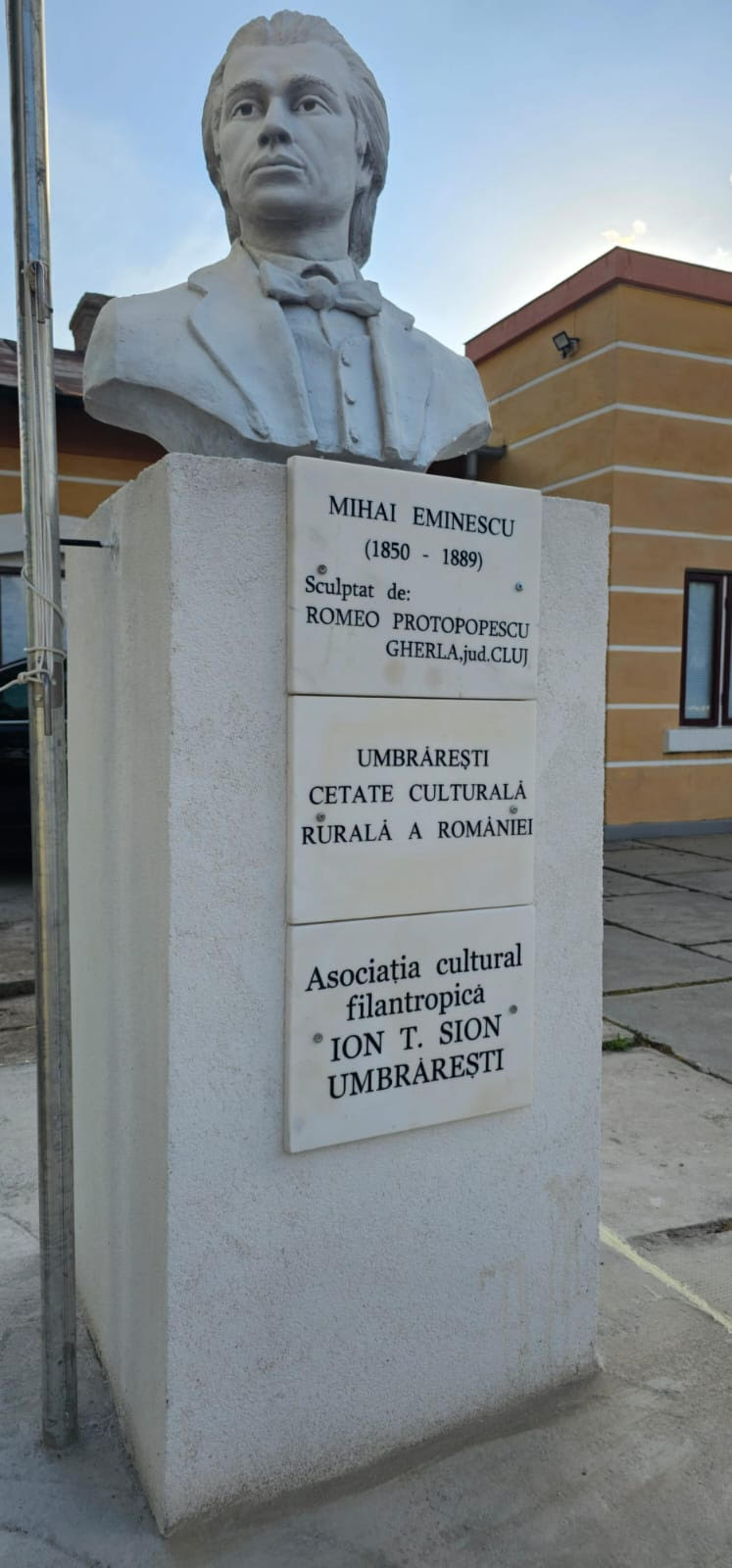 Eminescu va avea bust la Umbrărești