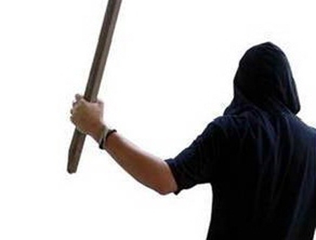 Gălăţean bătut cu ranga şi abandonat într-o baltă de sânge