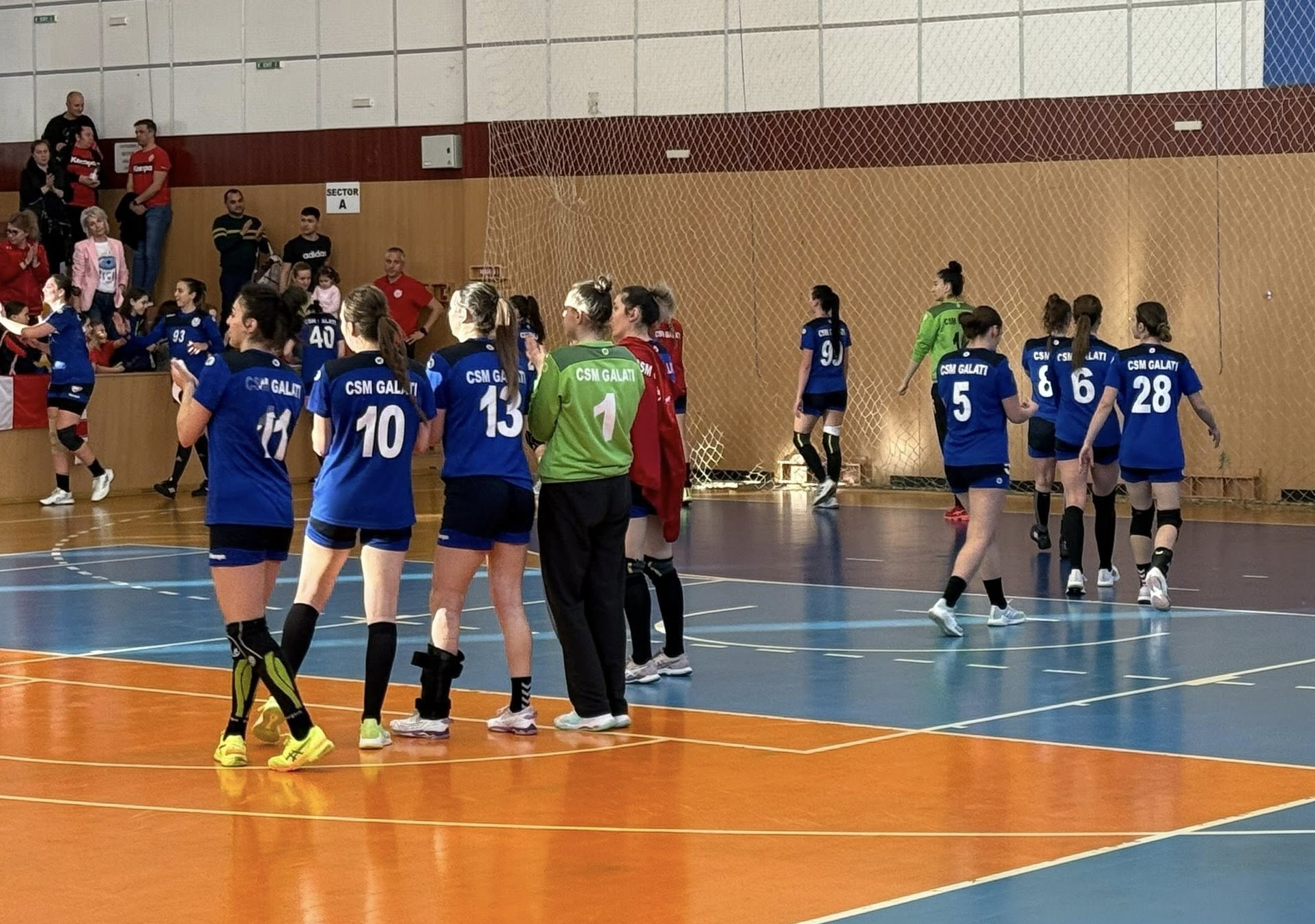 Înfrângere drastică în derbiul turneului play-off de handbal feminin