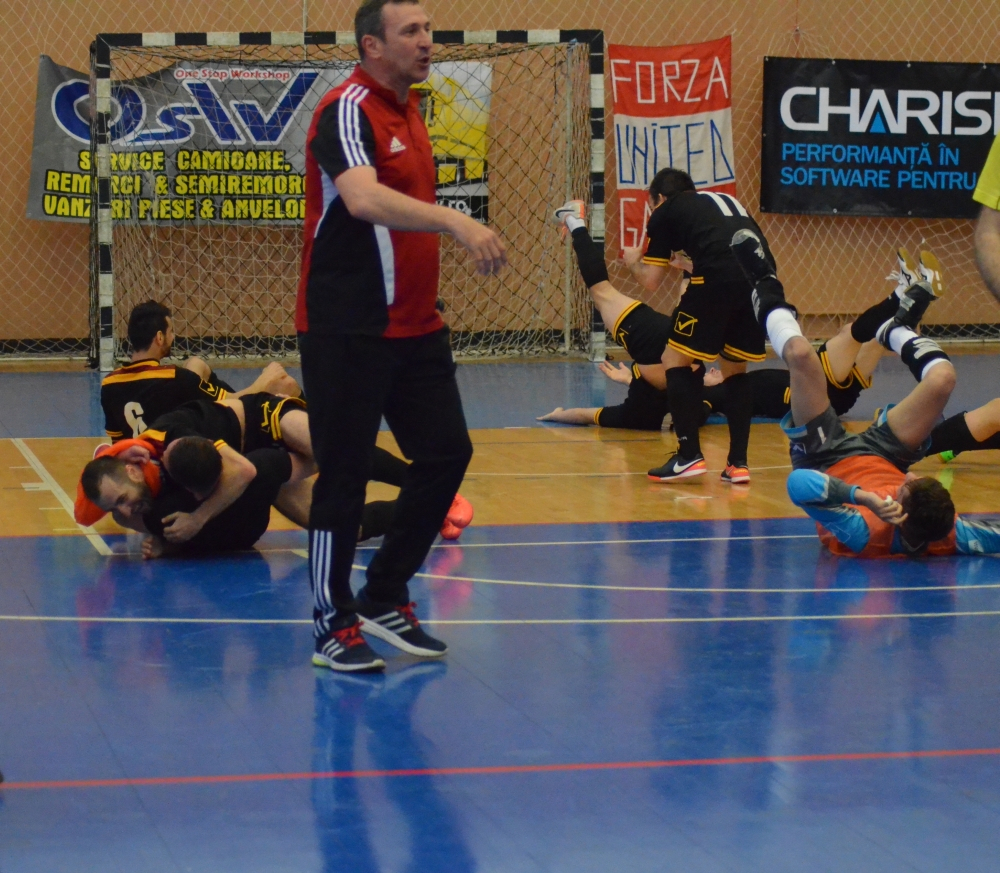 Muncă, ambiţie, devotament: finalişti! United continuă drumul spre titlul de campioană