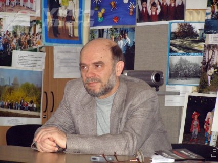 Între răsfoit de carte şi clinchet de galbeni…